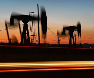 На мировых рынках цена на нефть марки Brent превысила 84 доллара