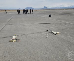 Aeroporta düşən dronun qalıqları - Fotolar