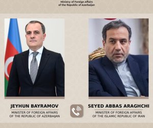 Глава МИД Ирана позвонил Байрамову