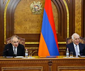 Paşinyan TŞ-nin iclasını keçirdi