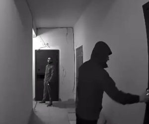 Mənzillərə oğurluq məqsədilə daxil olmağa cəhd edən şəxs saxlanılıb - Video