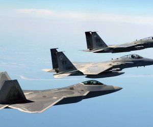 Новая группа истребителей F-22 переброшена на Ближний Восток