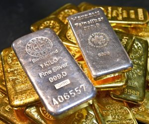 На товарных рынках растут цены на золото и серебро