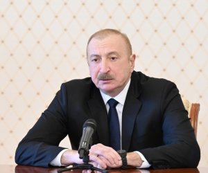 Азербайджан инициировал эвакуацию своих дипмиссий в Иране, заявил министр иностранных дел