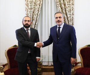 

Ararat Mirzoyan Hakan Fidanla telefon danışığı aparıb
