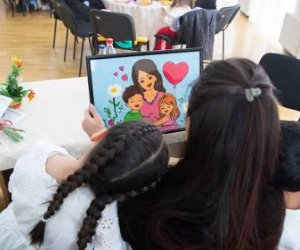 Valideyn himayəsindən məhrum 18 uşaq cəzaçəkmə müəssisəsində anaları ilə görüşüb