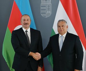 Orban İlham Əliyevə zəng edib