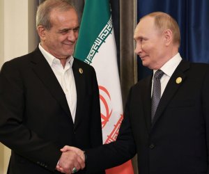 Putin Pezeşkianla Yaxın Şərqdəki vəziyyəti müzakirə edib