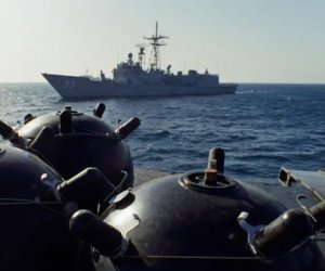 Иран минирует Ормузский пролив