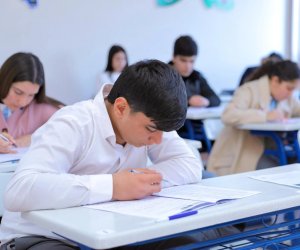 Buraxılış imtahanı: şagirdlər çətin, ekspertlər normal sayır