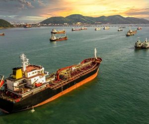 Саудиты перенаправляют танкеры в Красное море