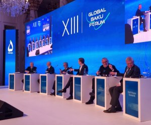 İki siyayətçi arasında fikir ayrılığı yarandı: İsraildə ölənləri deyir bəs Fələstində ölənləri niyə demirsiz?