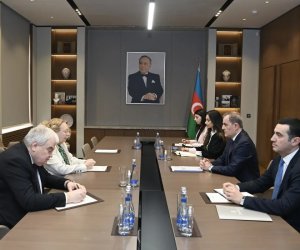 Ceyhun Bayramov Tatyana Valova ilə görüşüb