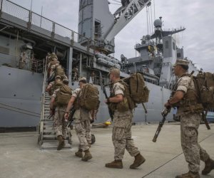 США перебрасывают ближе к Ирану несколько тысяч морпехов