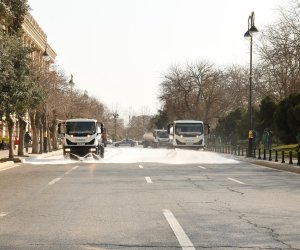 В Баку прошел общегородской субботник в преддверии праздника Новруз