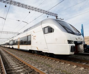 

Sürət qatarına daş atan yeniyetmələr polisə çağırılıb
