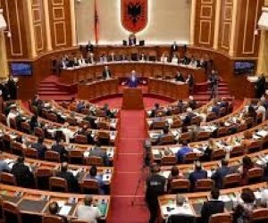 

Albaniya parlamenti İranı terroru dəstəkləyən ölkə kimi rəsmən tanıyıb
