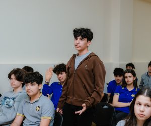 
Банк Республика провёл мероприятие, посвящённое Всемирной неделе денег в Академии Oxbridge