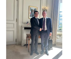 Hikmət Hacıyev Parisdə Makronun müşaviri ilə ikitərəfli əlaqələri müzakirə edib