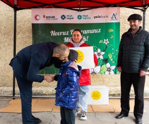 
Yelo Bank-dan aztəminatlı ailələrə bayram sevinci