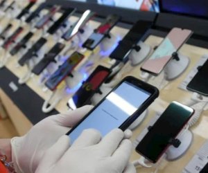 Ölkəyə gətirilən smartfonlar 2 dəfədən çox bahalaşıb