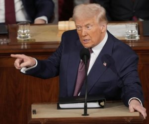 Tramp İrandan zənginləşdirilmiş uranı istəyəcəklərini bildirib