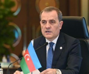 Ceyhun Bayramov iranlı həmkarı ilə Xəzər dənizi bölgəsində təhlükəsizliyi müzakirə edib