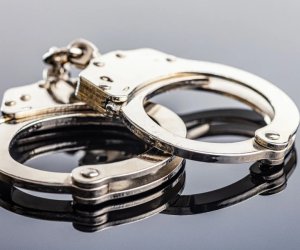 
Sabunçuda avtomobil nömrələrini oğurlayıb sahiblərindən pul tələb edən şəxslər saxlanılıb