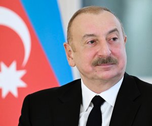 Prezident həmkarını təbrik edib