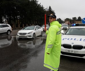 Yağışlı hava ilə bağlı polis zəruri təhlükəsizlik tədbirlərini davam etdirir - Video