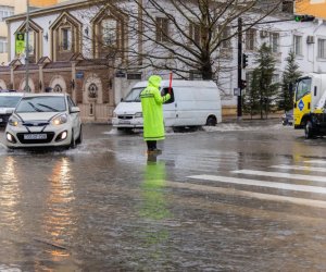 Азербайджанская полиция спешит на помощь - Oбновлено