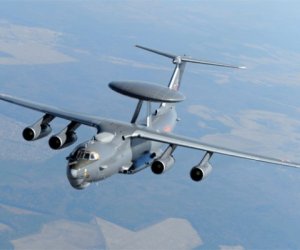 Иранским ударом поврежден американский самолет E-3 Sentry
