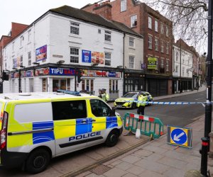 İngiltərədə naməlum şəxs avtomobili piyadaların üzərinə sürüb, 7 nəfər yaralanıb