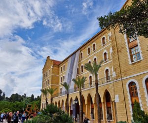 После угроз Ирана Американский университет переходит на удаленку