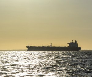 Неожиданное решение США: на Кубу пропустят российский нефтяной танкер