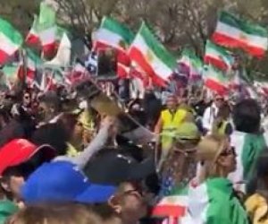 Иранцы митингуют у здания Конгресса США