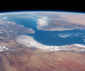 Хуситы грозятся закрыть Баб-эль-Мандеб