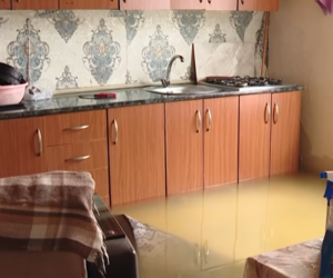 Xırdalanda suyun altında qalan evlərə dəyən ziyanı kim ödəyəcək? - Video