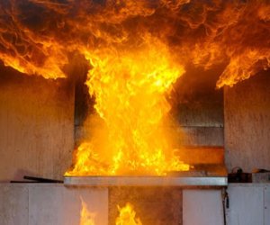 Şəkidə yaşayış evində partlayış olub, xəsarət alanlar var