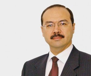 Премьер Узбекистана прибыл в Баку