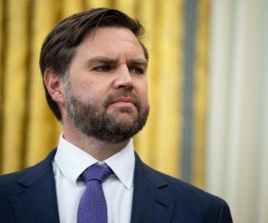 Вэнс контактирует с посредниками по Ирану