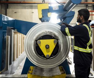 Крупнейший алюминиевый завод на Ближнем Востоке приостановил работу