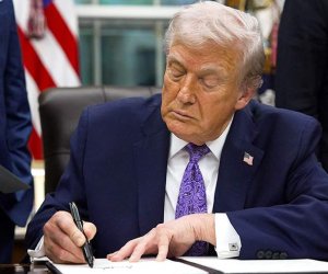 Трамп урезает соцрасходы и увеличивает военный бюджет