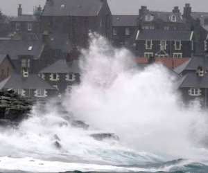 На юге Норвегии на Пасху объявили "красное" предупреждение из-за шторма