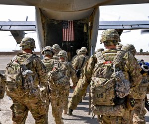 Эвакуация американских военных с базы в Бахрейне