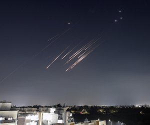 Иран пригрозил усилить удары по Тель-Авиву в случае атак США