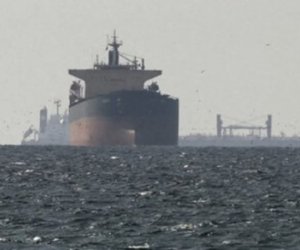 Иран разрешил проход судов с гуманитарными грузами через Ормуз