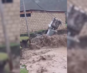 Qusarda sel transformatoru yuyub aparıb - Video