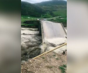 Siyəzəndə körpü uçub, bir neçə yaşayış məntəqəsi ilə əlaqə kəsilib - Video