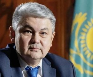 Yermek Koşerbayev Gürcüstanda rəsmi səfərdədir